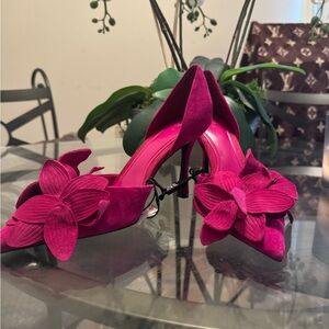 Zara Flower Suede Pumps